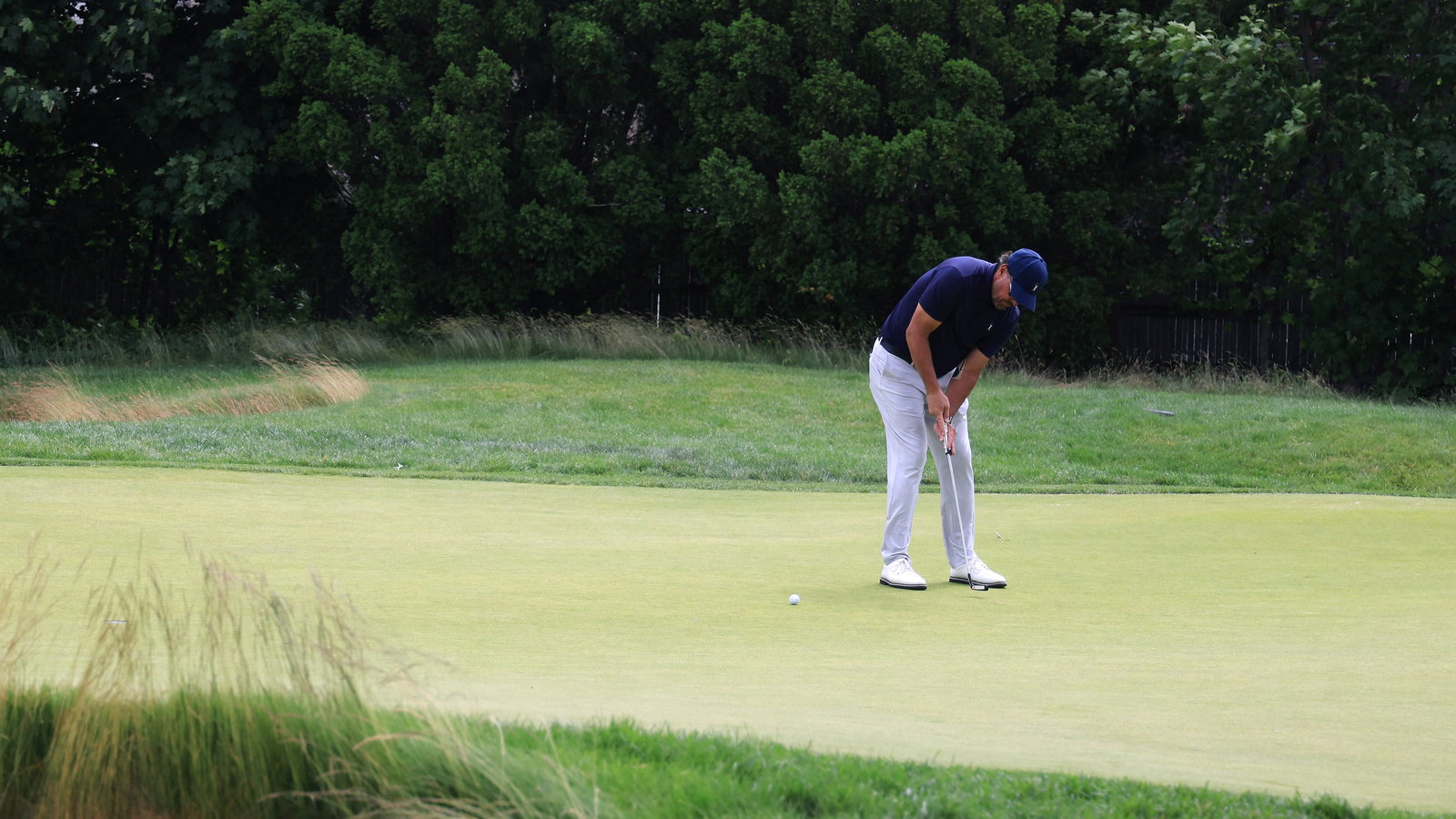 Phil Mickelson makes significant putter change at LIV Golf Portland event